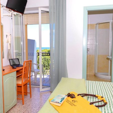 Hotel Caravel B&B Misano Adriatico Eksteriør bilde