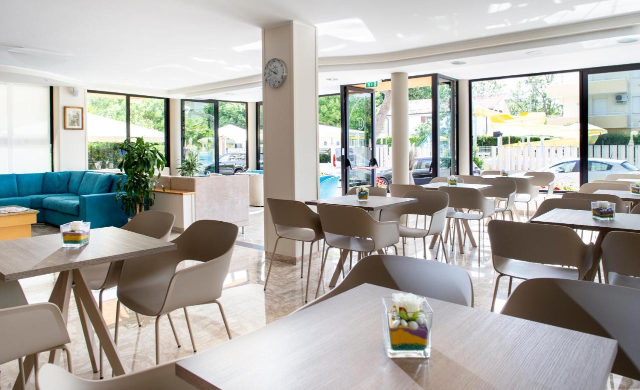 Hotel Caravel B&B Misano Adriatico Eksteriør bilde