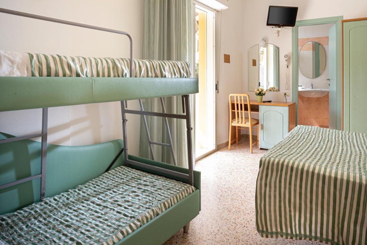 Hotel Caravel B&B Misano Adriatico Eksteriør bilde