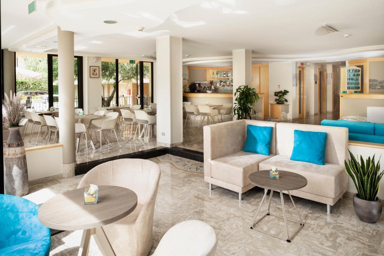 Hotel Caravel B&B Misano Adriatico Eksteriør bilde