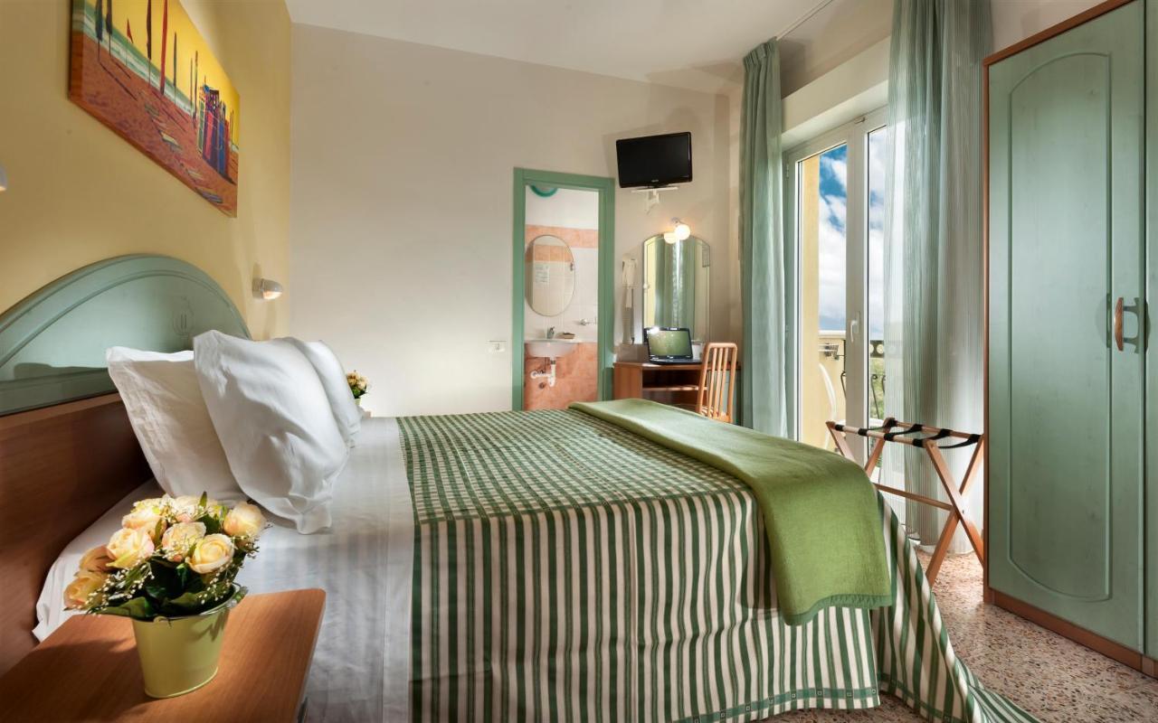 Hotel Caravel B&B Misano Adriatico Eksteriør bilde