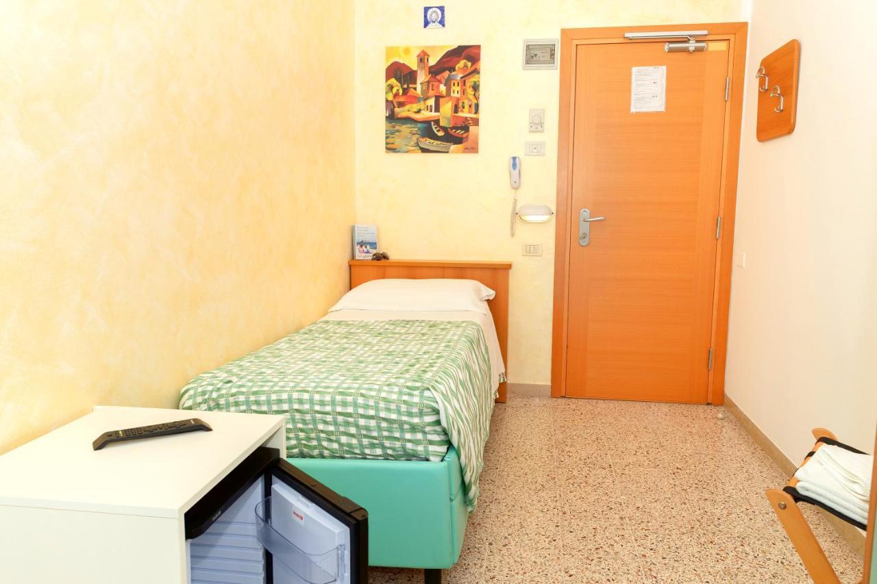 Hotel Caravel B&B Misano Adriatico Eksteriør bilde