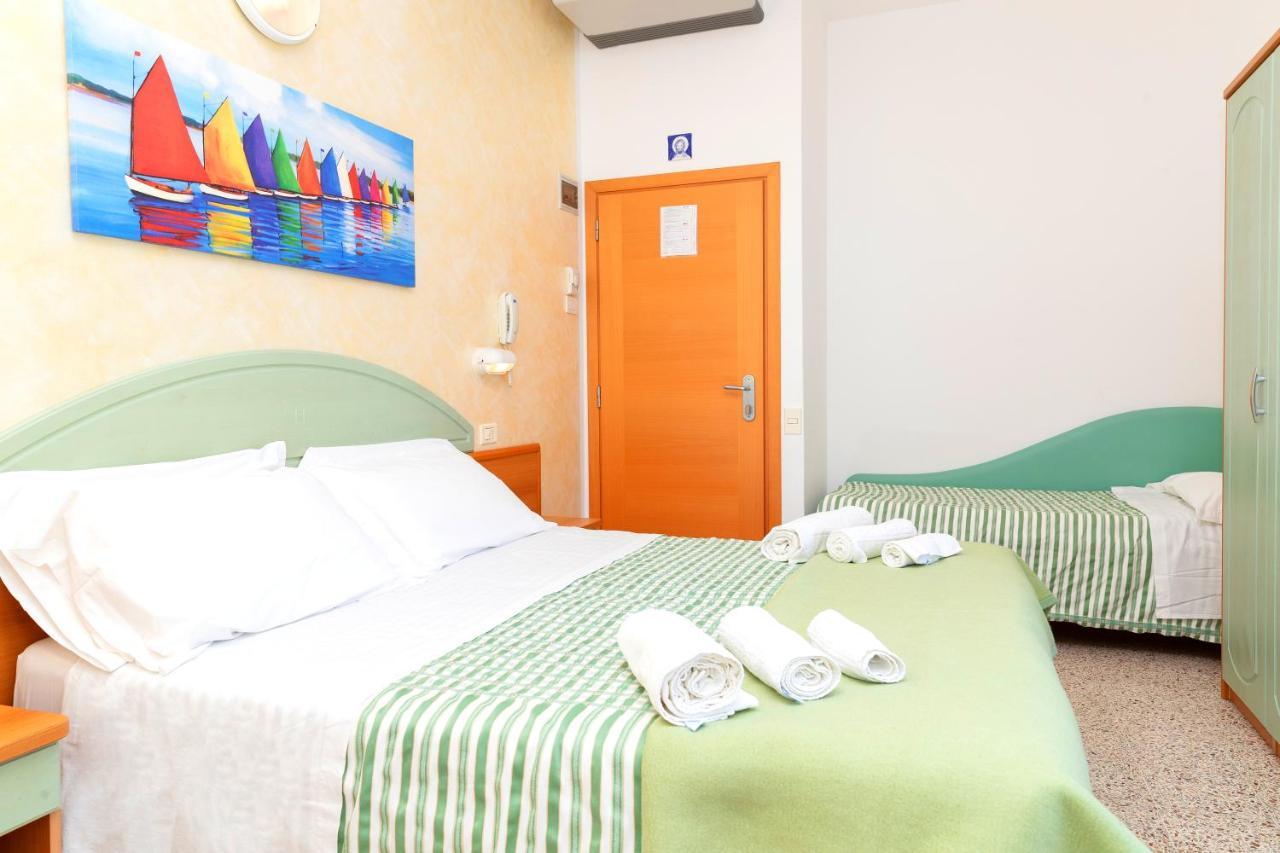 Hotel Caravel B&B Misano Adriatico Eksteriør bilde