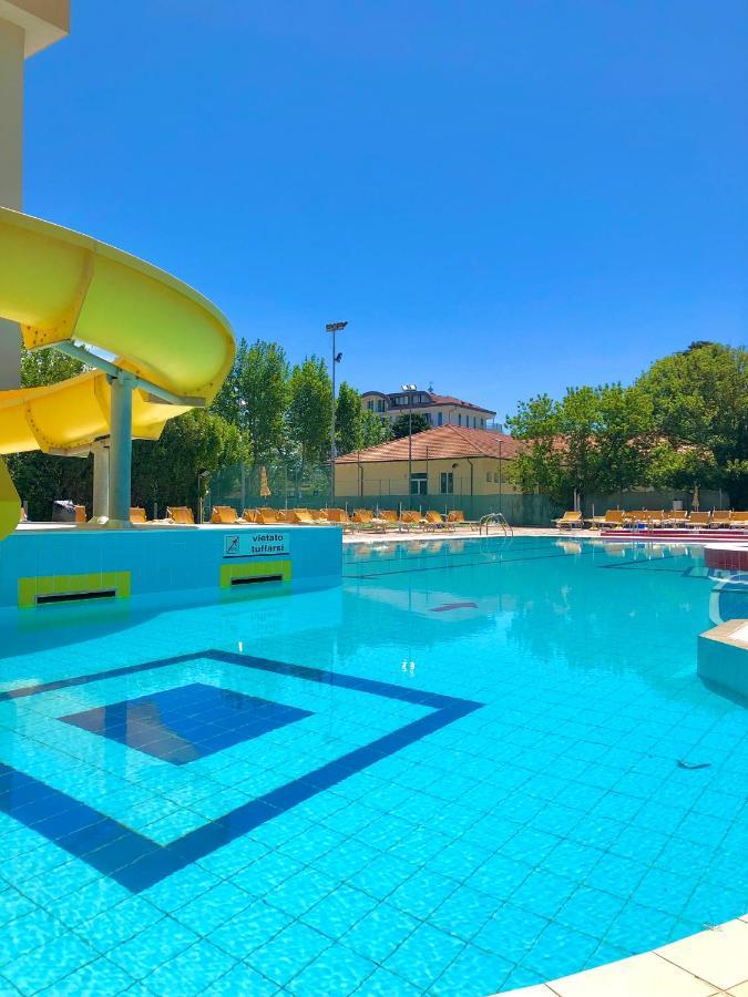 Hotel Caravel B&B Misano Adriatico Eksteriør bilde