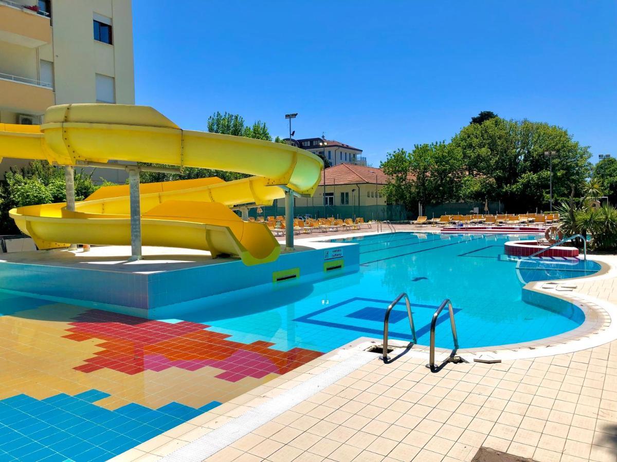 Hotel Caravel B&B Misano Adriatico Eksteriør bilde